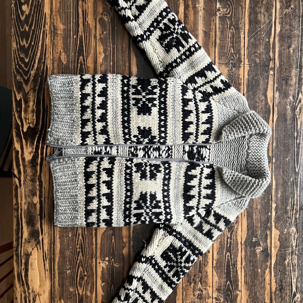 Women's Gray and Black Patterned Cardigan
